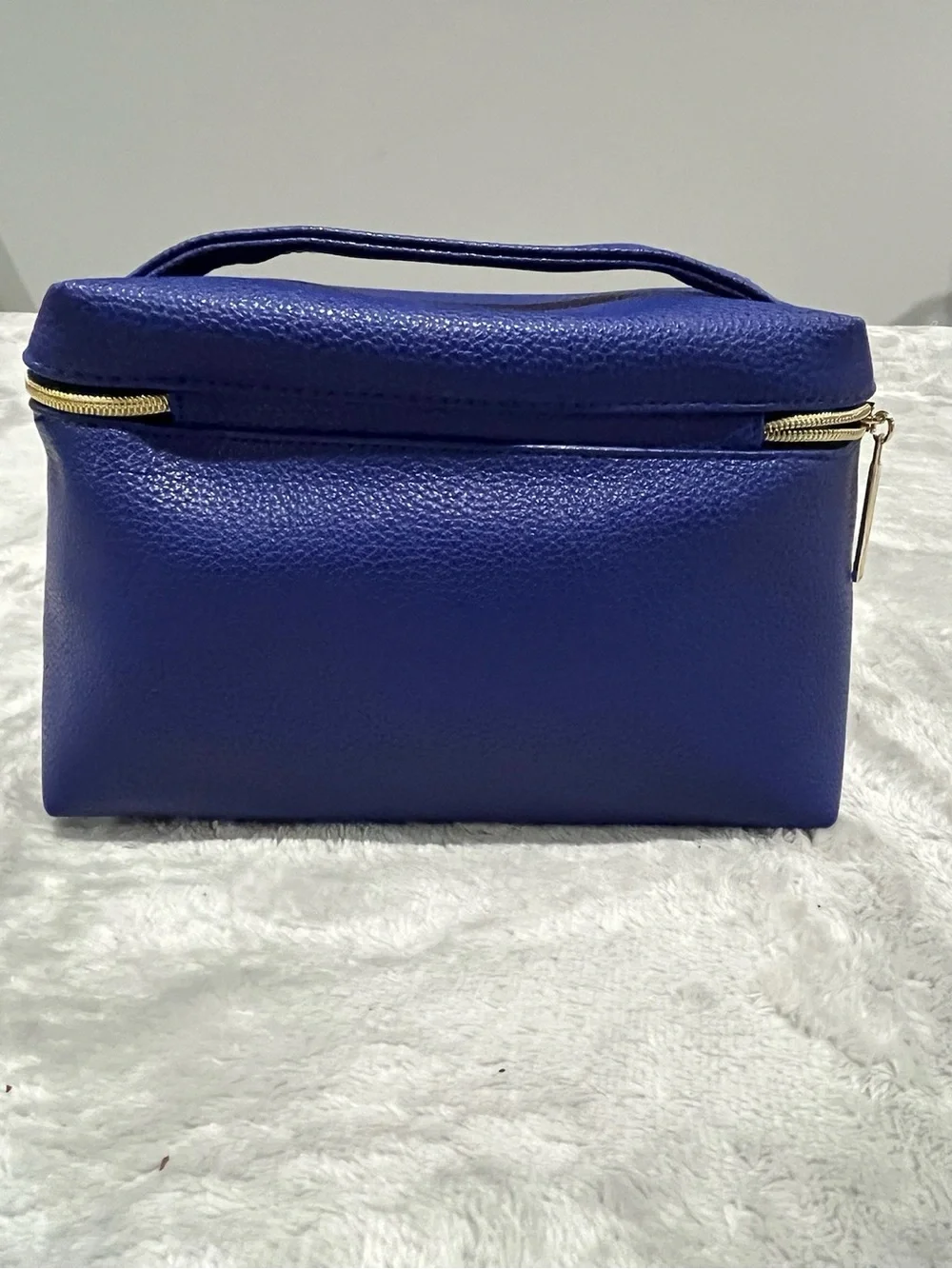 Elizabeth Arden Cobalt Blue Faux Pebble-Leather Cosmetic Train Case 💙✨